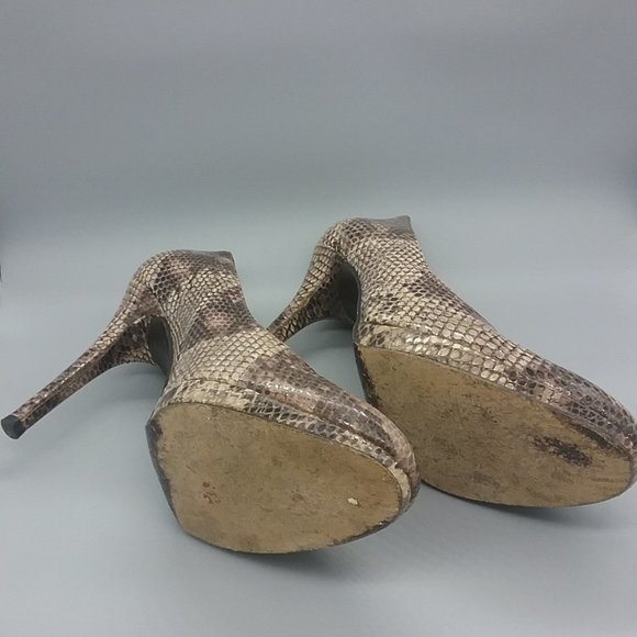 Stuart Weitzman Snake Print Platform Pumps - Picture 13 of 15